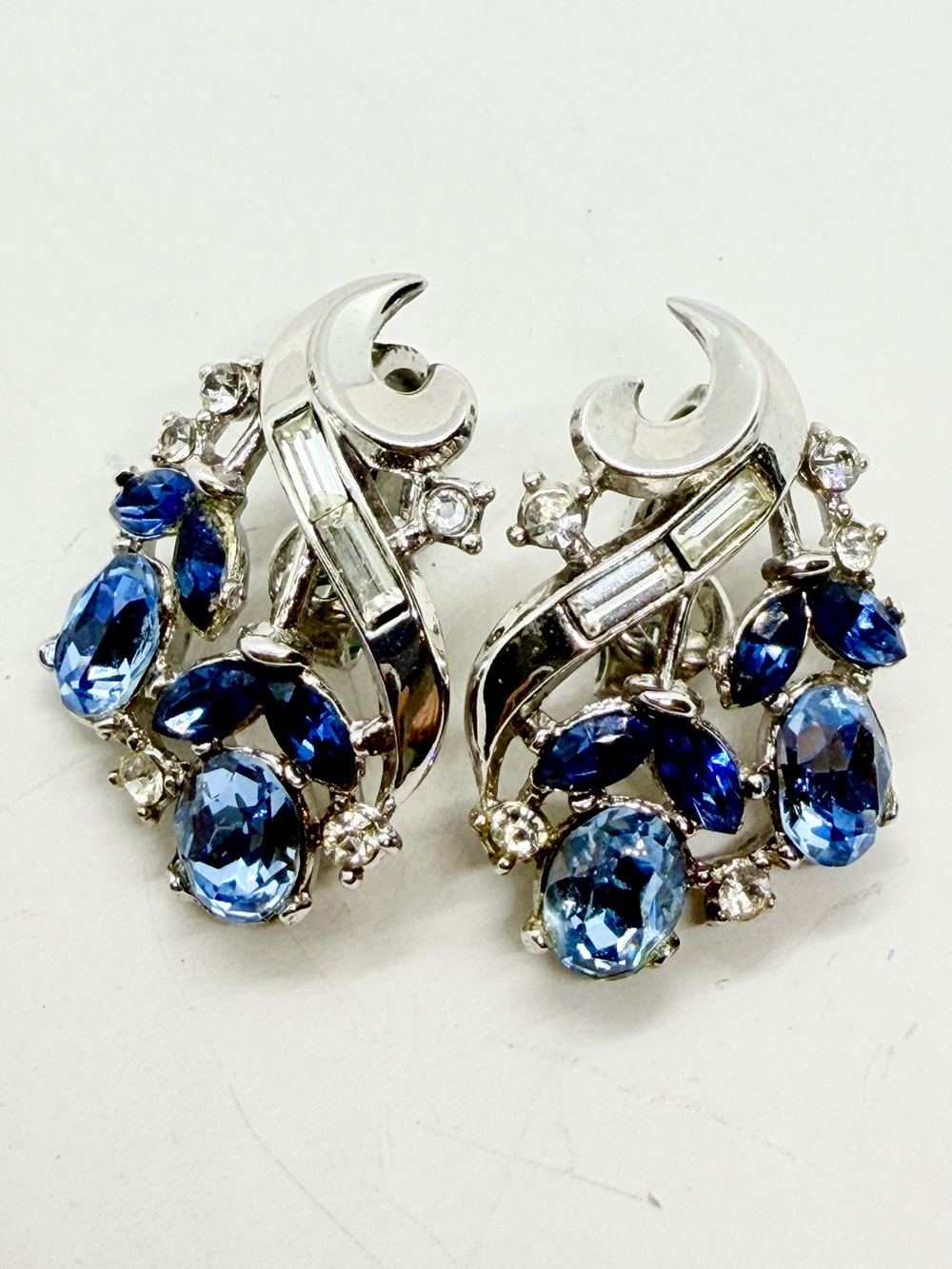 Vintage Crown Trifari Alfred Phillipe Sapphire Blue Clip On Earrings Design Pat.